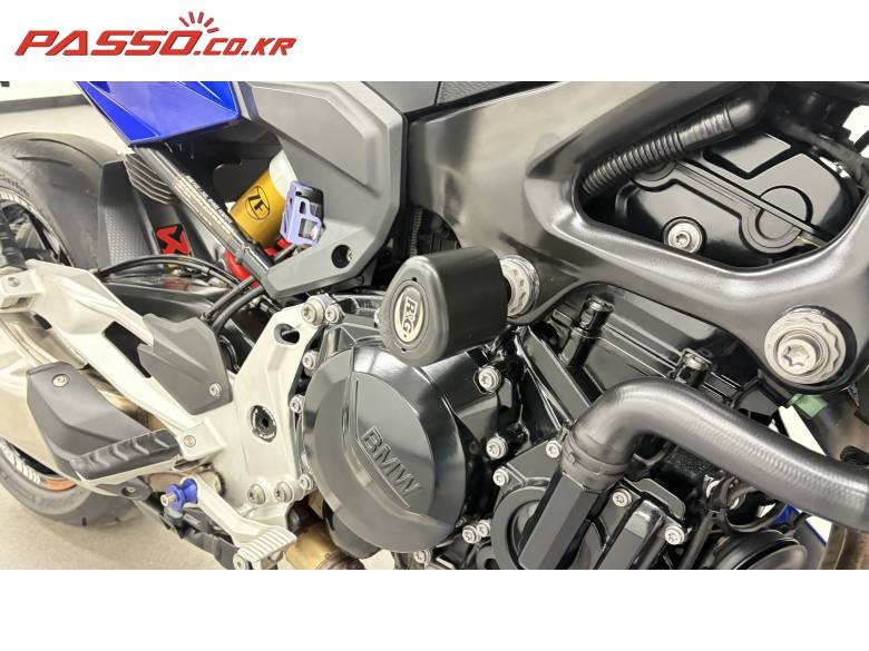 BMW F900R