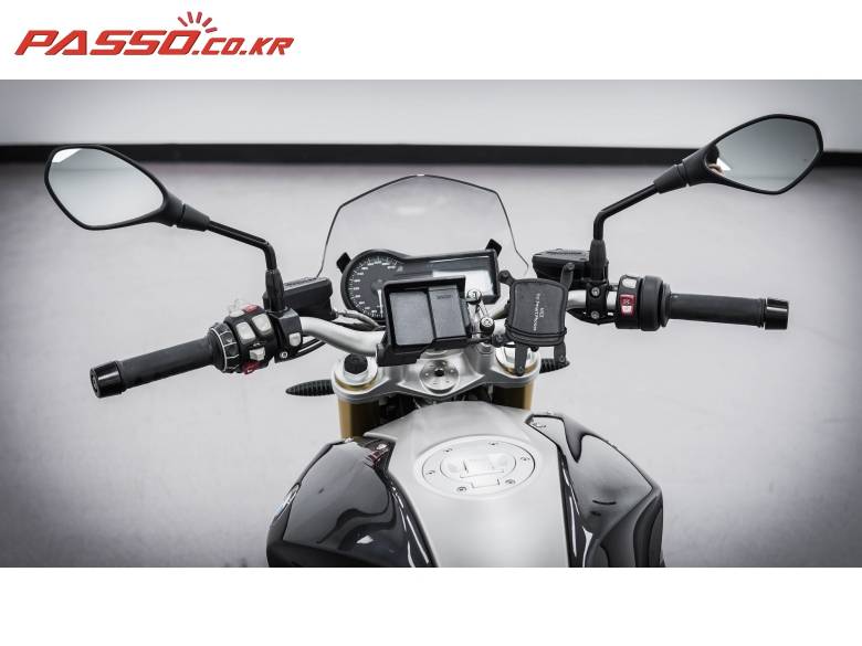 BMW R1200R