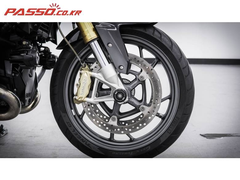 BMW R1200R