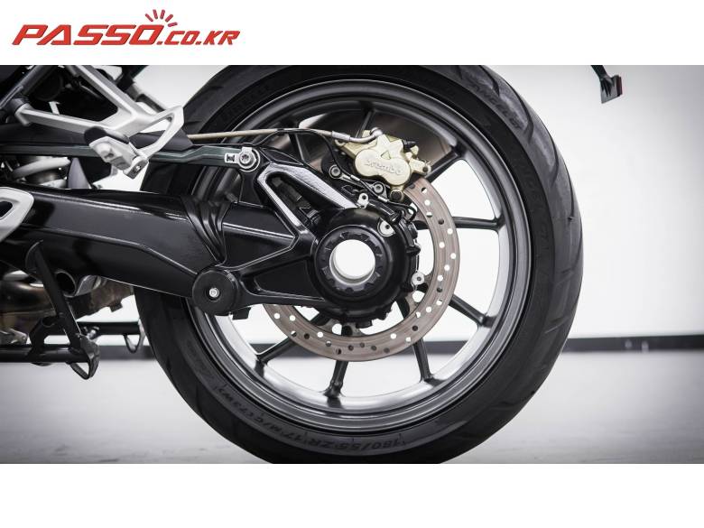 BMW R1200R