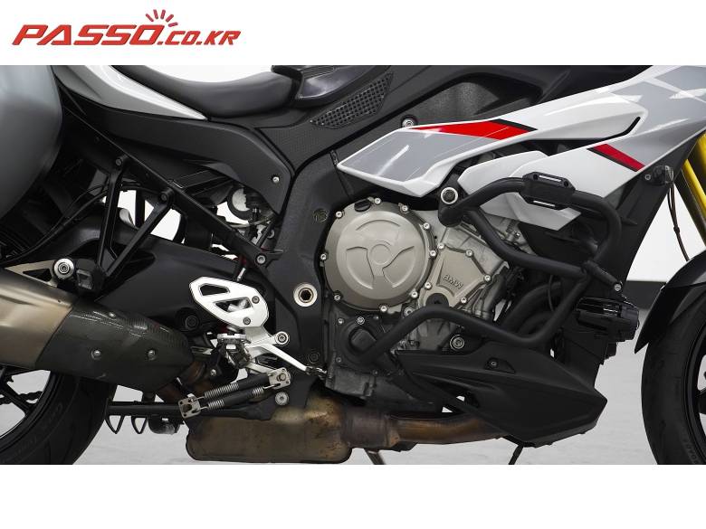 BMW S1000XR