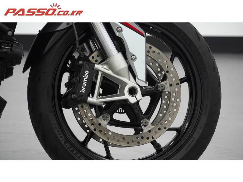 BMW S1000XR
