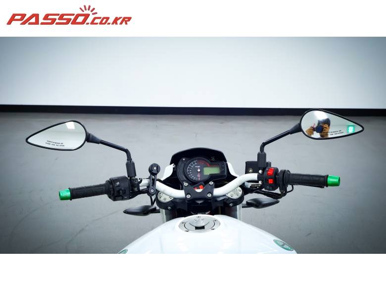 베넬리 TNT 600i