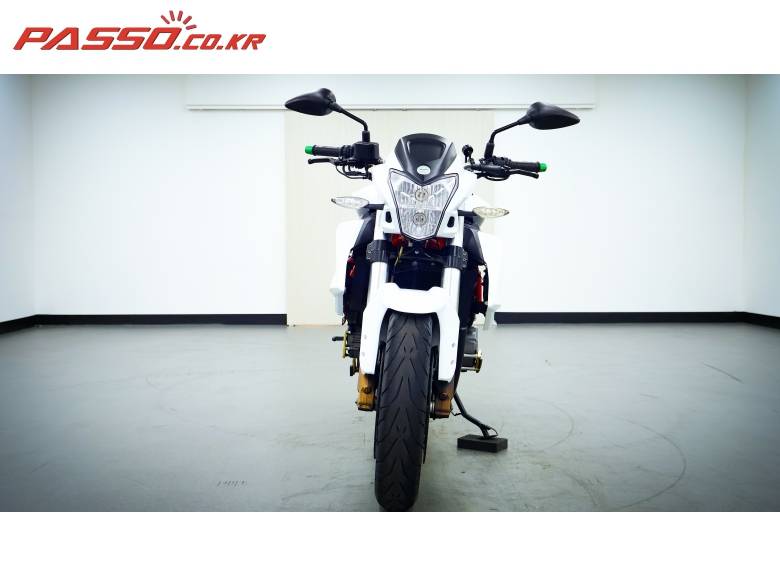 베넬리 TNT 600i