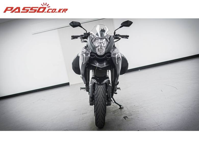 베넬리 TNT600 GT ABS