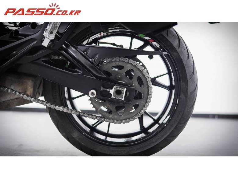 베넬리 TNT600 GT ABS