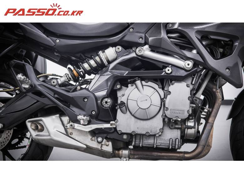 베넬리 TNT600 GT ABS