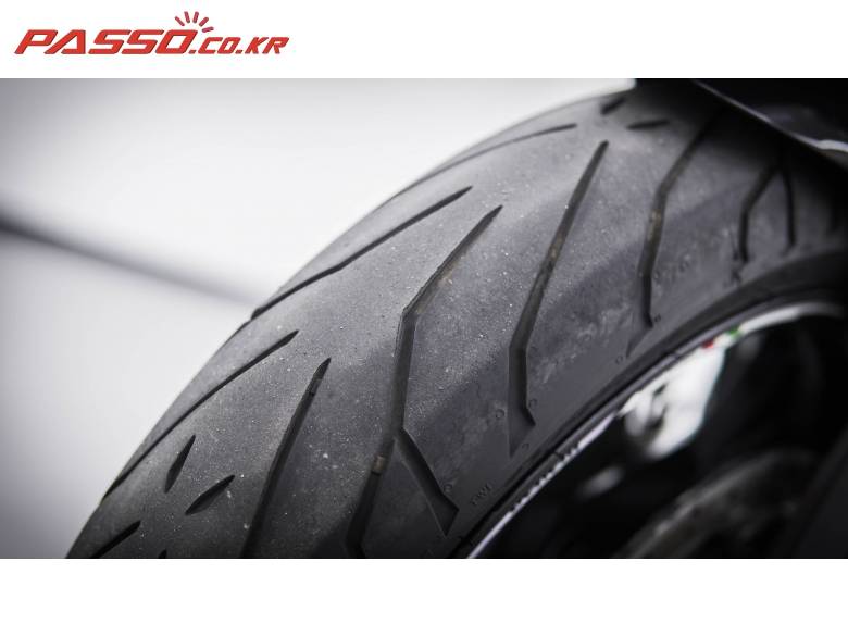 베넬리 TNT600 GT ABS