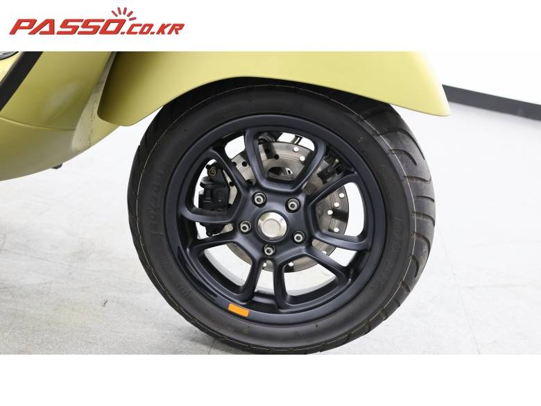 베스파 GTS125 슈퍼 스포츠 ABS