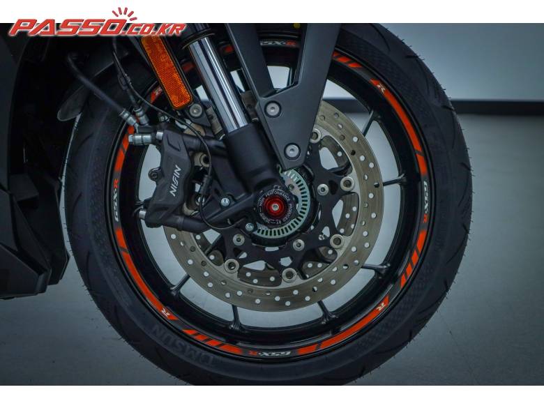 스즈키 GSX - 8 R